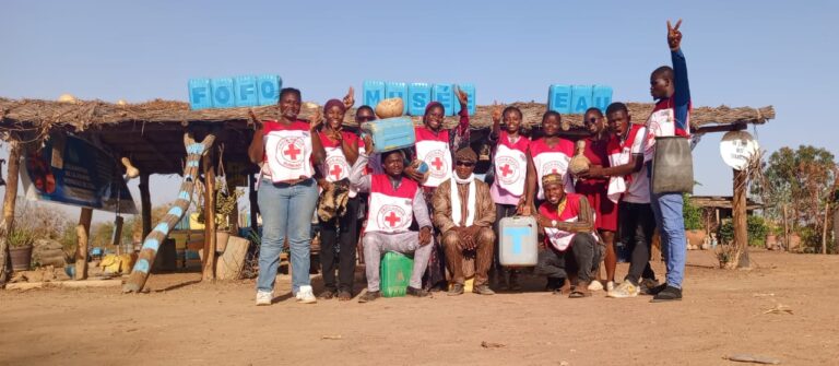 DES VOLONTAIRES DE LA CROIX ROUGE BURKINA VISITENT LE MUSÉE DE L EAU