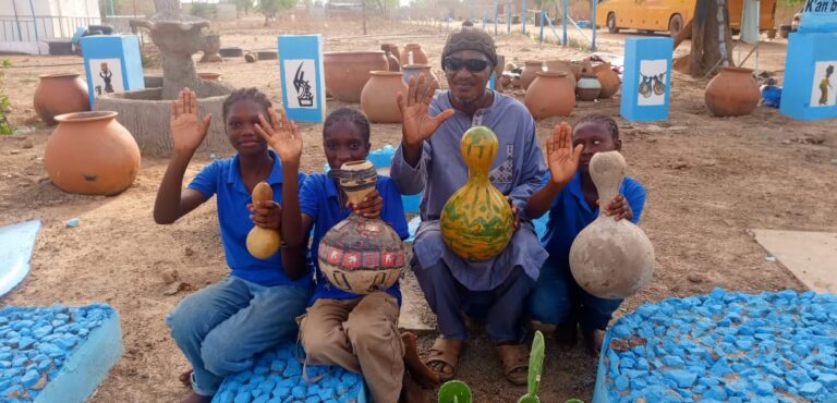 LES ÉLÈVES DE L ÉCOLE DE LA SALLE BADEYA DE OUAGA VISITENT LE MUSÉE DE L EAU